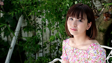 Natsuko Aiba ミニスカート