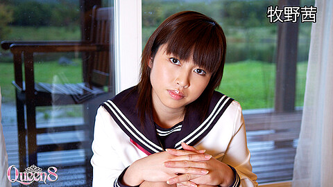 Akane Makino School Girl